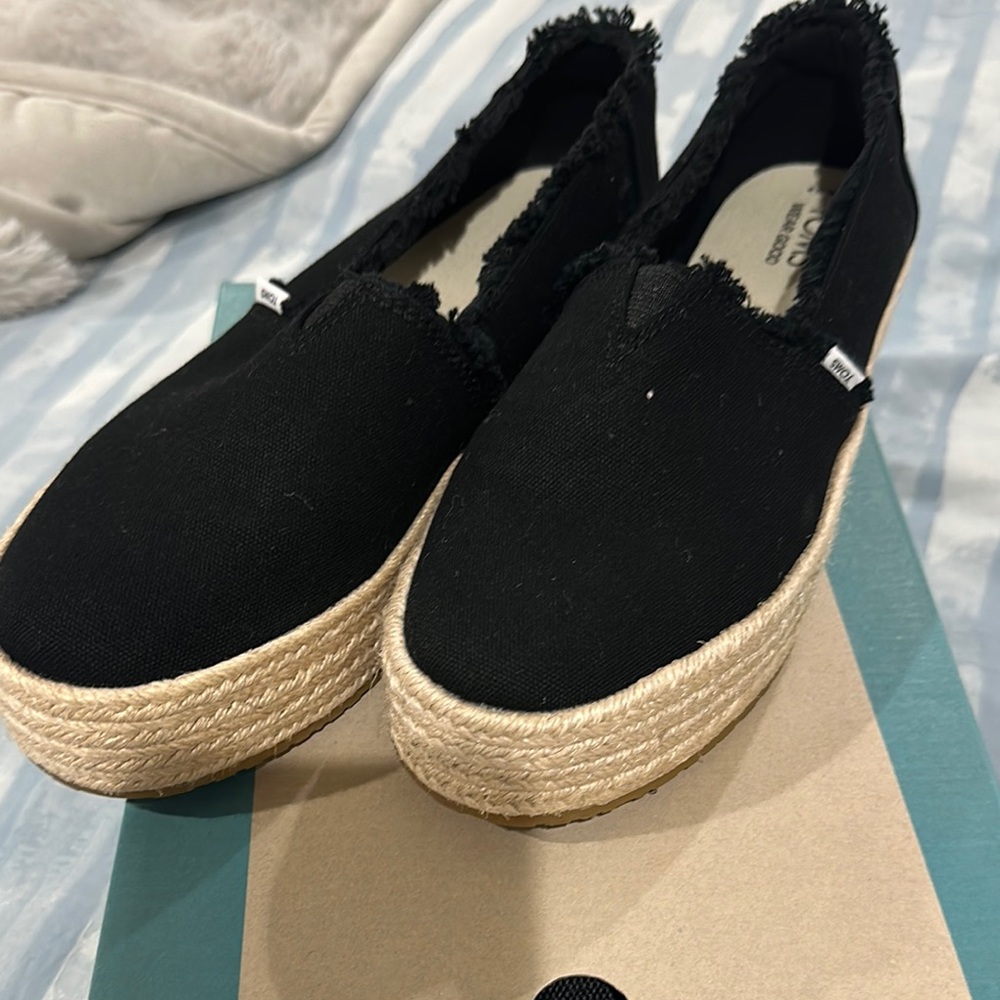 Toms Espadrilles Black Tan Canvas Slip-On